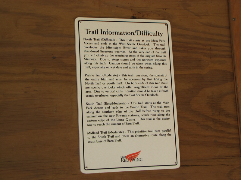 Trail information/difficulty sign