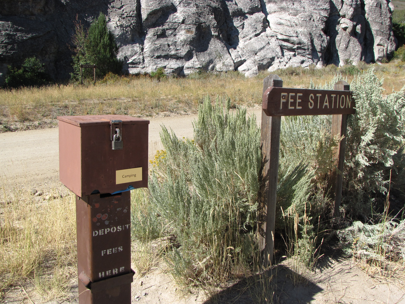 Fee station