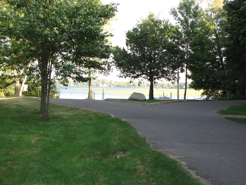 Follow the right branch of the cul de sac loop