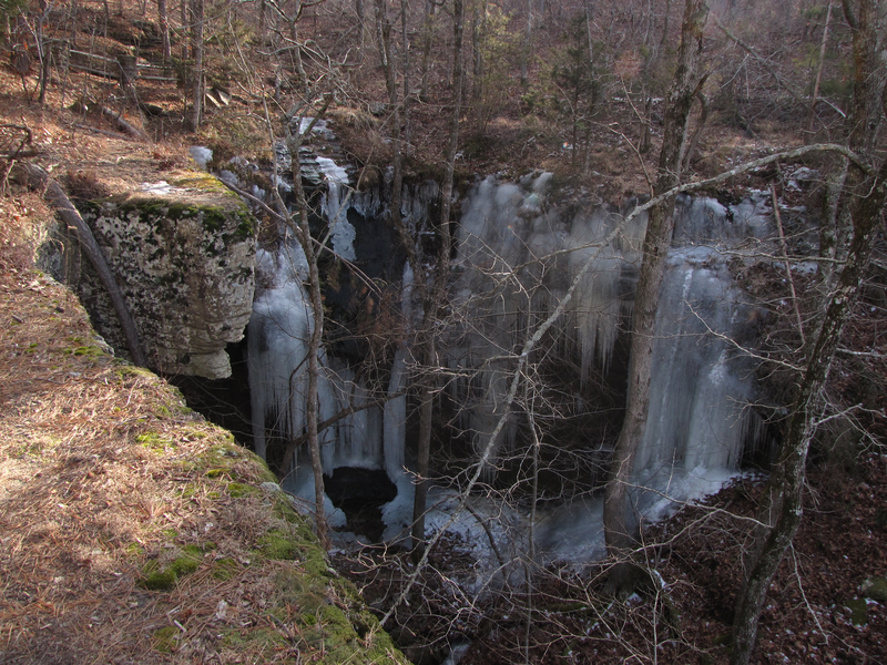 Small waterfall on the edge of Kings Bluff